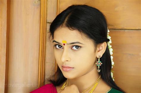 telugu actress sri divya in saree photo gallery cinephotoglitz