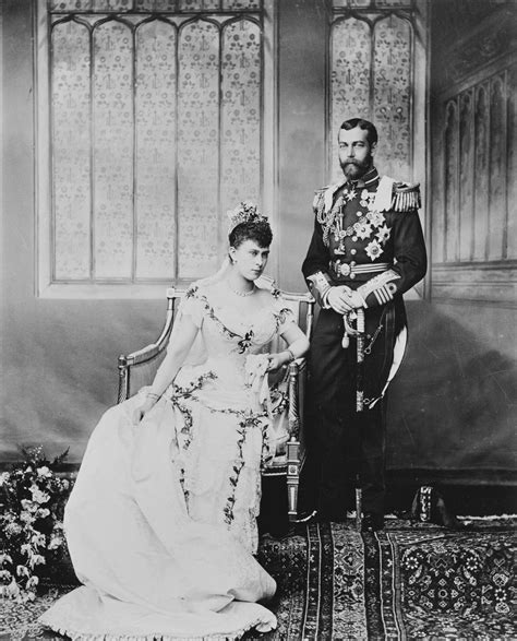 fascinating history  queen marys diamond bandeau tiara