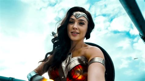 The Flash Movie Photos Reveal Hd Look At Gal Gadots Wonder Woman Cameo