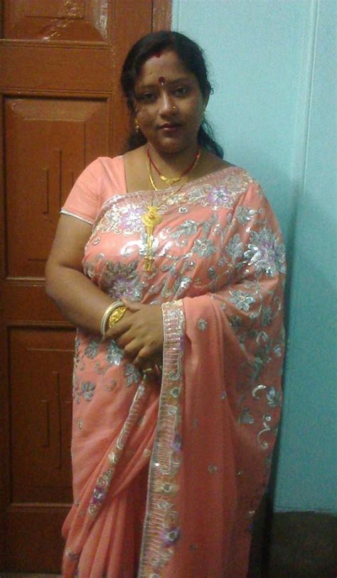 pin by jhon walter on indian aunties indian aunty saree