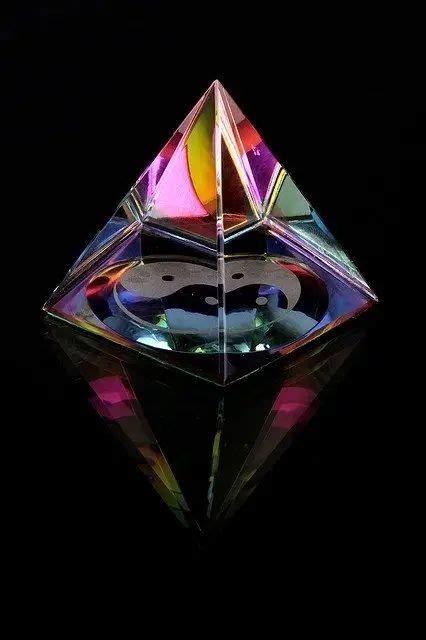 47 Photos That Make A Gallery Of Gorgeous Glass Paperweights