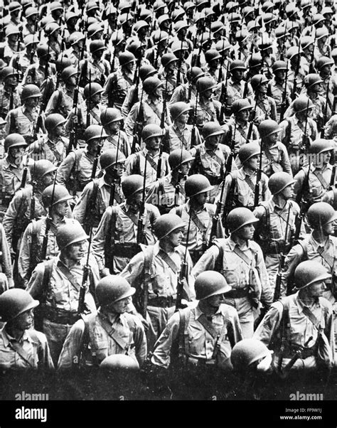 world war ii soldiers namerican soliders marching in formation