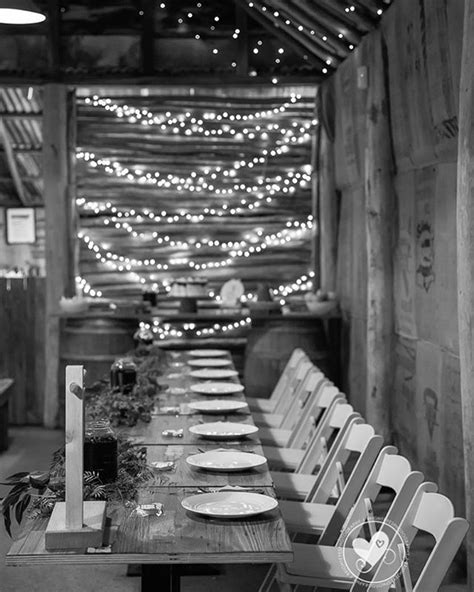 How's this for a bridal table! 📸 @brighteyesjaynemclean | Wedding