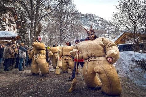 mardi gras stations de ski valais art sculptures magdalena  fantasy art costume