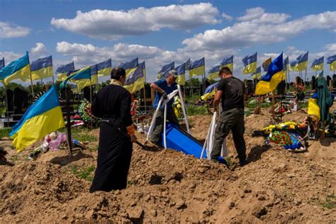 ukraine  bodies   basement  mariupols ruins whyy