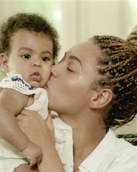 Beyonce Fuels Pregnancy Rumours As Sources Claim She S