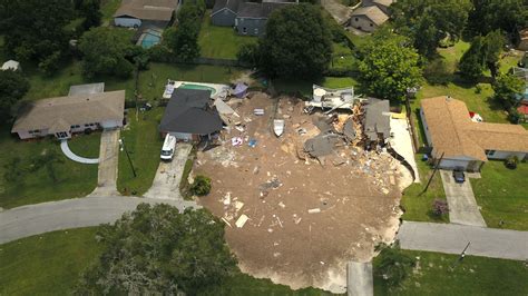 Photos Of An Expanding Sinkhole Swallowing Houses In Florida The