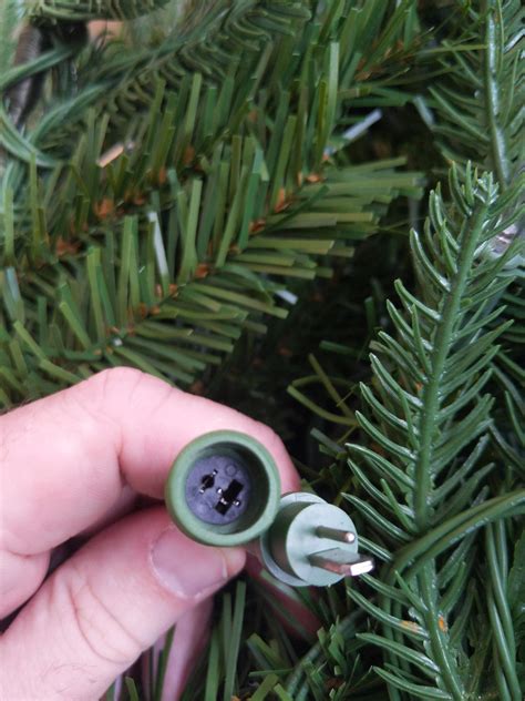 kind  plug  called connecting led lights   christmas tree