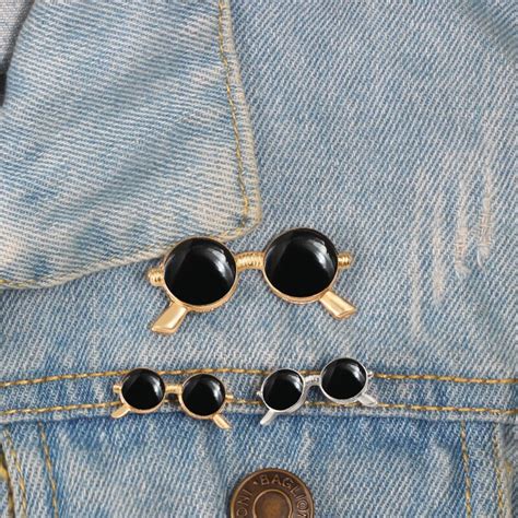 Retro Cute Black Sunglasses Brooch Lapel Pin Suit Shirt