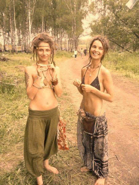 Barefoot Girls Hippies Hippie Girl Hippie Lifestyle