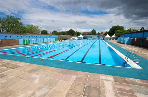 lidos  outdoor swimming pools  london swimming  london