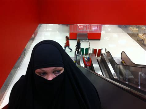 the few u s muslim women who choose full veil face mix of harassment