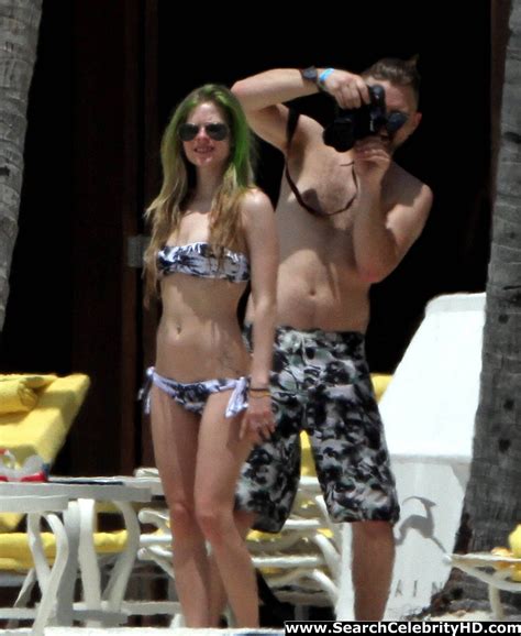 Fresh Celebrity Pics Avril Lavigne Sexiest Bikini Pictures