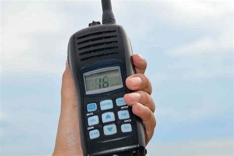 marine radios vhf  cb radios    boat report