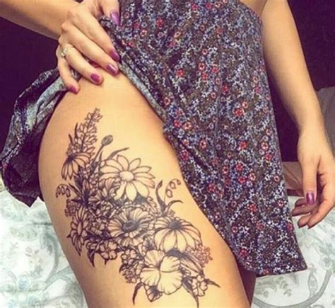 pin by aleekia lewis on タトゥー メヘンディ flower thigh tattoos floral thigh