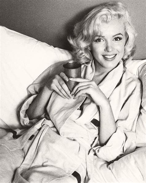 simply beautiful a collection of beautifil girls women ladies photographs marilyn monroe