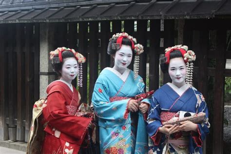 ما هي ثقافة وفن الغيشا في اليابان؟ شرح عن تاريخ ومميزات فن الغيشا