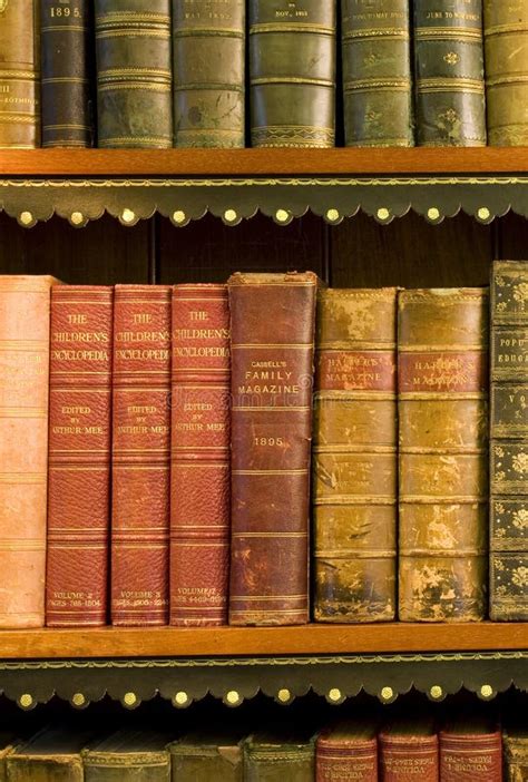 veel oude boeken  een bibliotheek stock foto image  thuiswerk ideeen