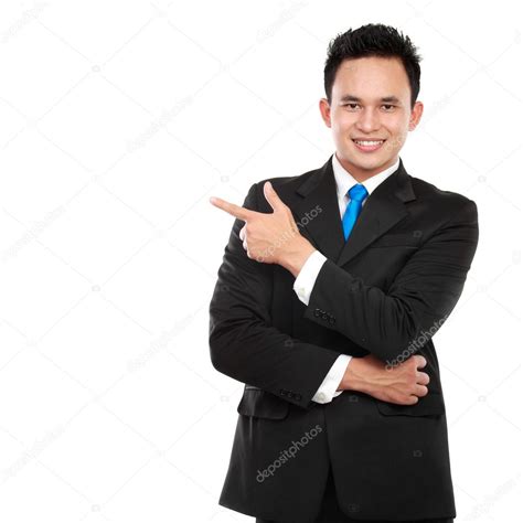 hombre apuntando su dedo sobre el copyspace foto de stock  odua