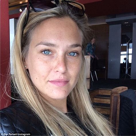 Refaeli Shares Gorgeous Make Up Free Selfie As She