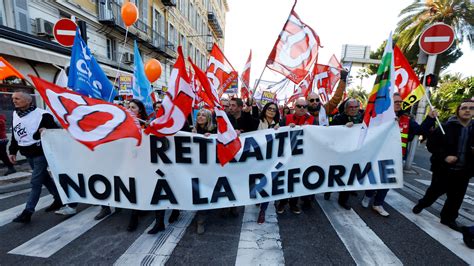 proteste gegen rentenreform streiks legen frankreich lahm tagesschaude