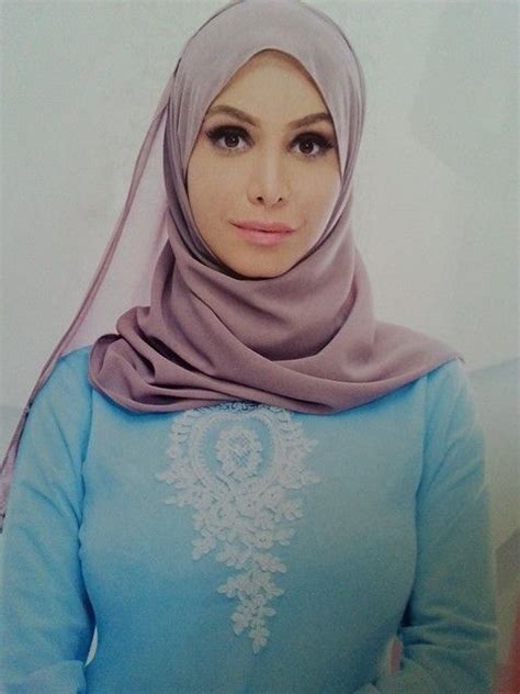 A Malaysian Muslimah Awek Tudung Hijab Girl