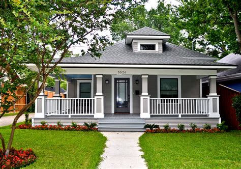 bungalow   wrap  porch  dallas tx home exterior makeover craftsman house house