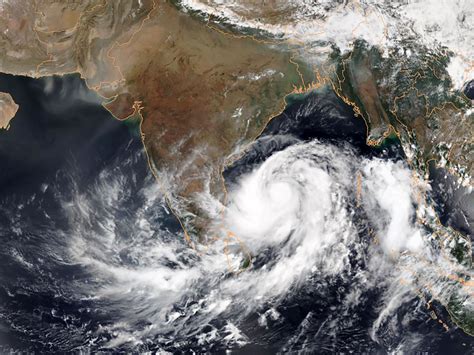 cyclone fani latest india storm news as 800 000 evacuated from bay of bengal