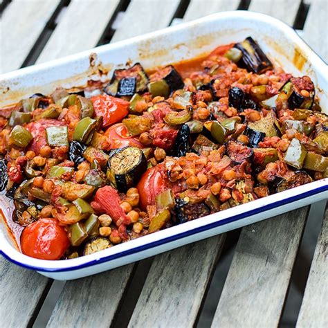 recept ovenschotel met aubergine kikkererwten en tomaten lauriekoek gezonde groenten
