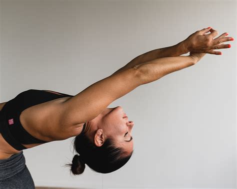effective yoga poses   pain physiotherapists  toronto