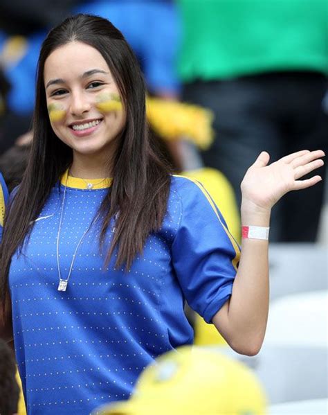 キュートな笑顔のブラジル美女サポーター 美女 写真特集 ブラジルw杯特集 美女サポーター ワールドカップ 美女 ブラジル美女