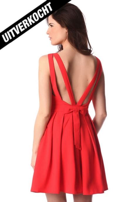 rode jurk open rug mode en stijl