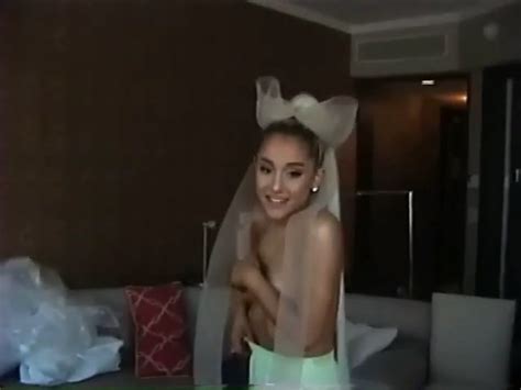 Ariana Grande The Fappening Topless Covered 6 Photos