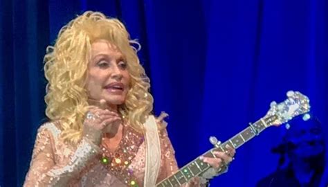 Dolly Parton Adds Flash And Sex Appeal To A Pure And Simple Performance