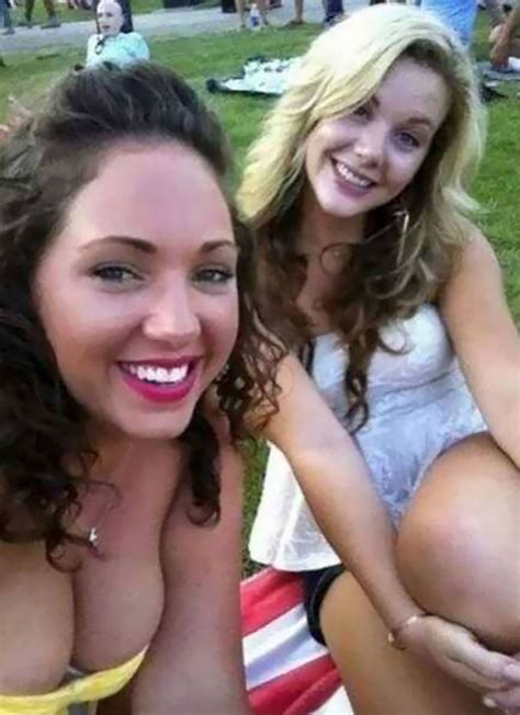 37 Embarrassing Selfie Fails By People Who Forgot To Check The