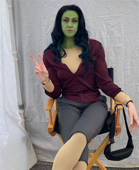 First Look At She Hulks 6 Foot 5 On Set Actress Behind The Scenes