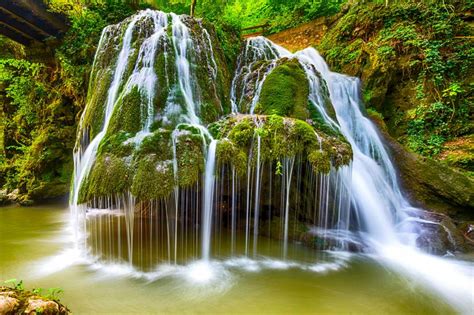 amazing pictures of the world s most impressive waterfalls
