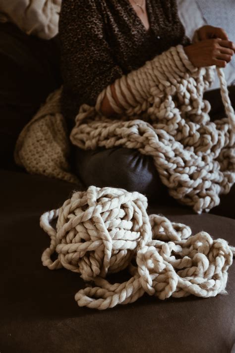 diy gift idea chunky knit blanket runway chef