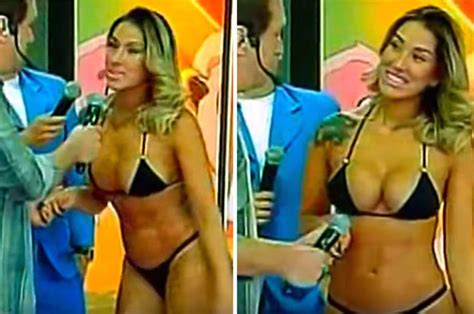 Tv News 2017 Hot Babe Flashes Boob During Television Game