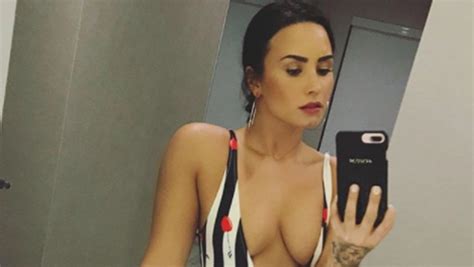 celebrity mirror selfies the hottest pics taken of stars