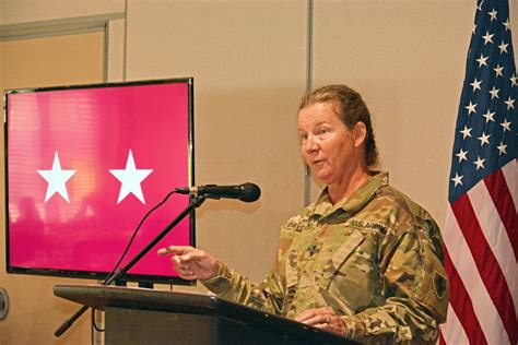 hawaii army soldiers  civilians observe womens equality day