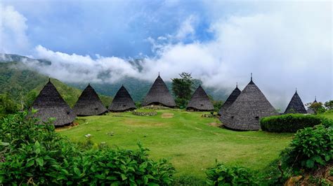 Rumah Adat Wae Rebo Desa Di Atas Awan Indonesia Yang Eksotis