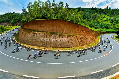 du rwanda ifoto nziza yafatiwe  muhanda karongi rusizi kigali today