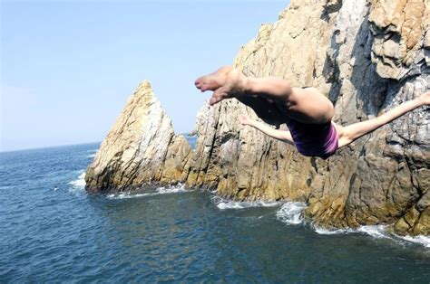 Mujeres Clavadistas En La Quebrada De Acapulco