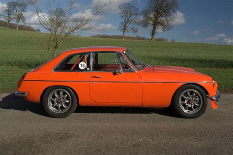 guide  buying mgb  mgbgt edition owning  mg