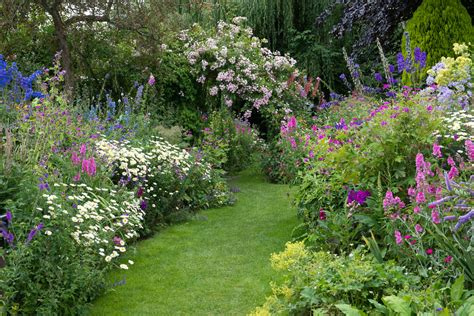 cottage garden plants cottage garden flowers the enduring gardener