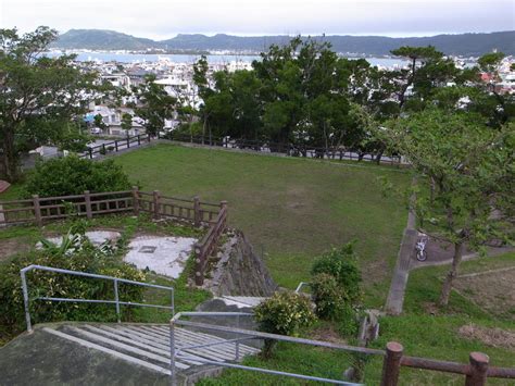 沖縄島の写真「津波古児童公園（土帝君、慰霊塔）」
