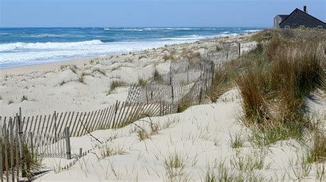 Nantucket Residents Vote To Make All Beaches Topless Wgn Tv