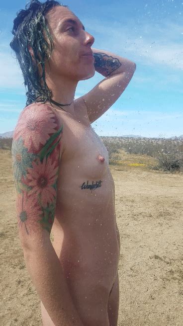Outdoor Showers Excite My Nipples [self]