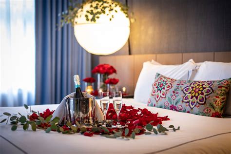 Make Your Valentine S Day Extra Romantic With This Chicago Hotel S Rose